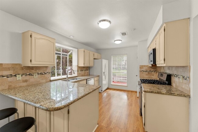 Photo - 38 Tall Sky Pl