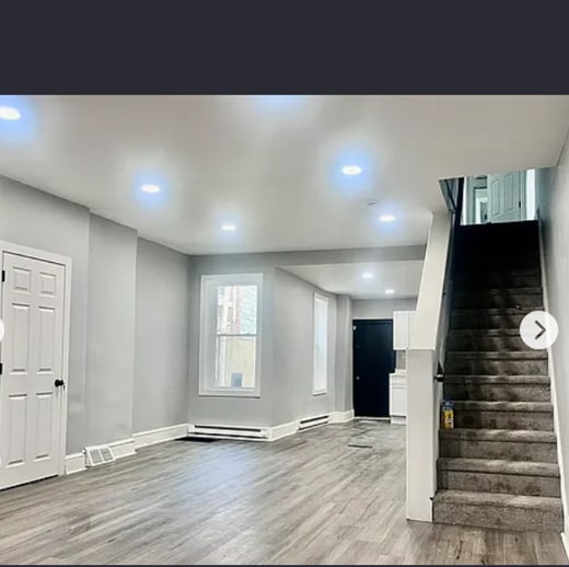 Photo - 820 W 7th St