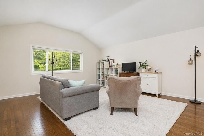Photo - 7 Tudor Pl