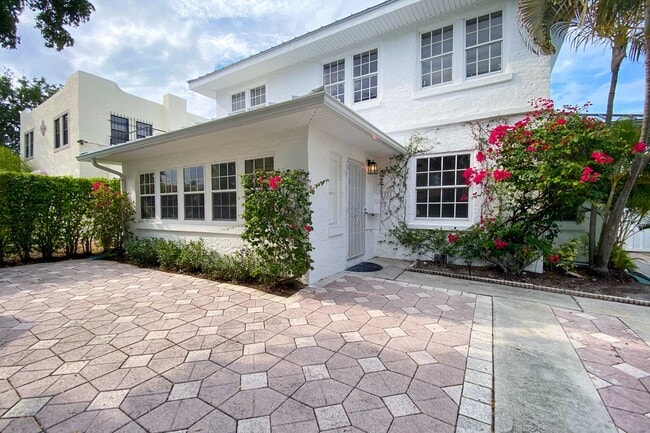 Building Photo - 321 11th St