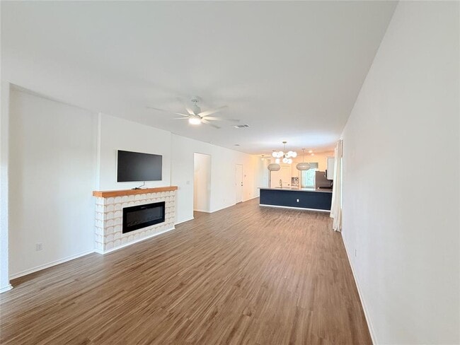 Photo - 928 Legends Ln