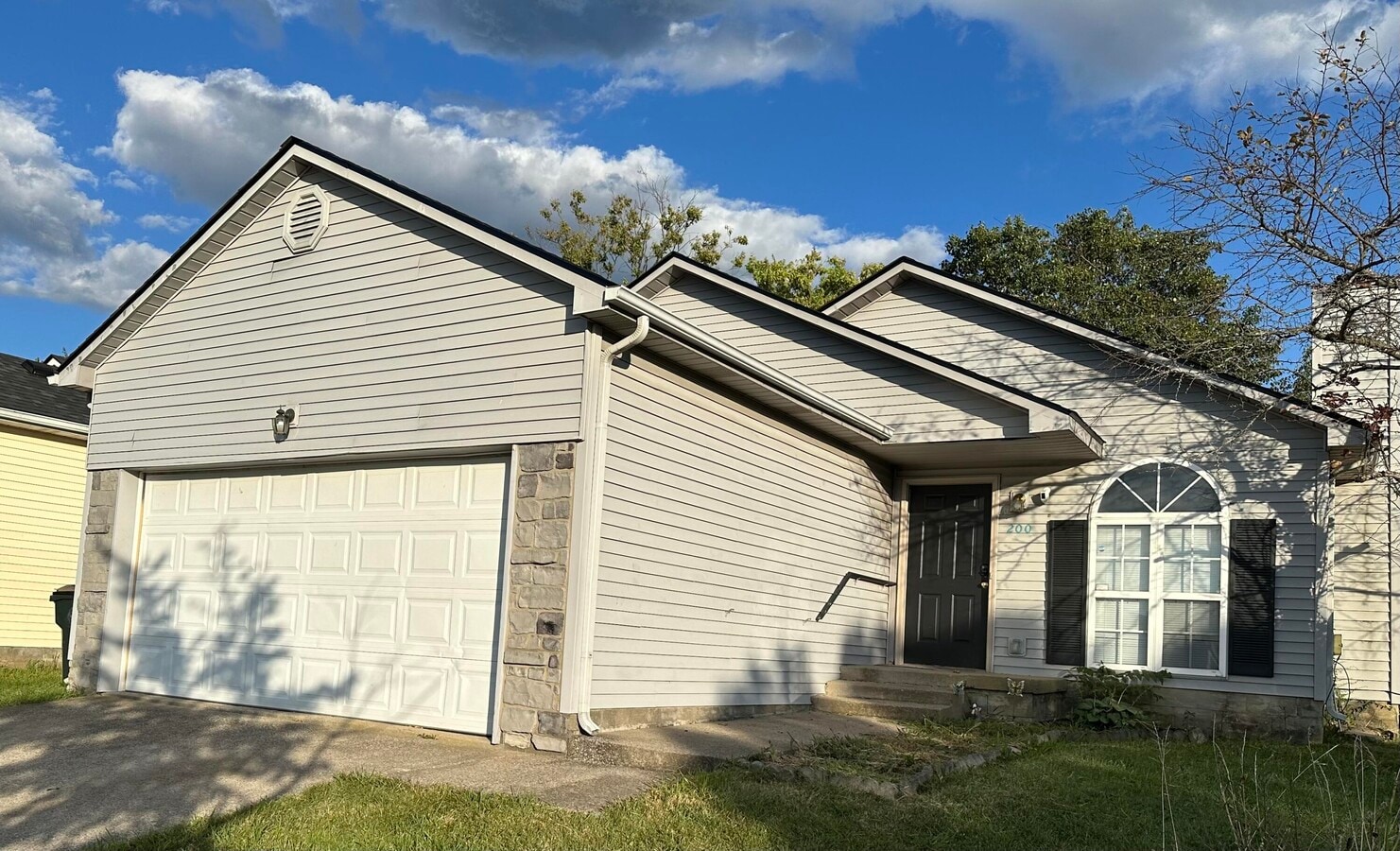 Photo - 200 Tipchik Dr House