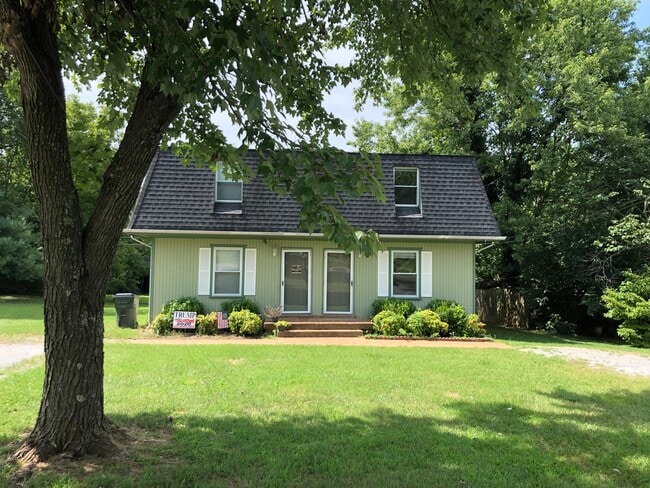 Photo - 1140 E Main St