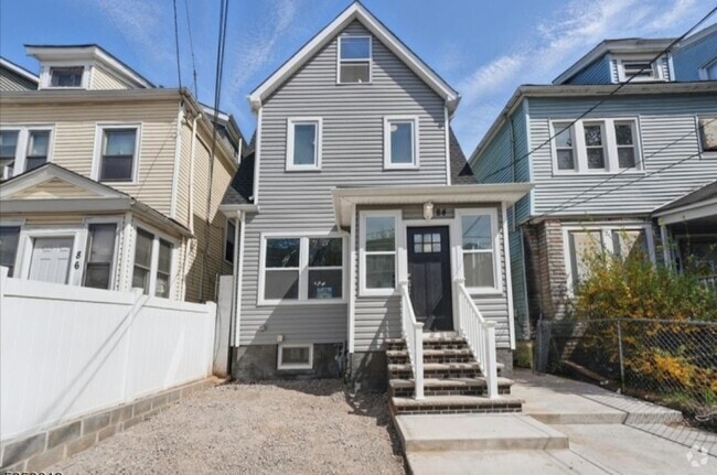 Building Photo - 84 Chelsea Ave Rental