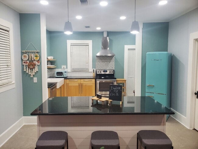 Photo - 1605 S Elm St