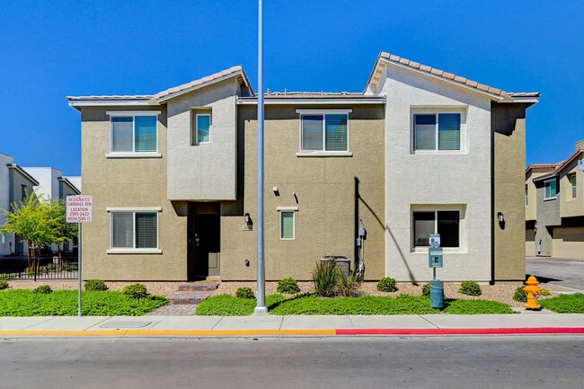Photo - 2021 TOWNHOME IN GATED COMMUNITY N LAS VEGAS