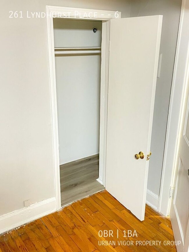 Photo - 261 Lyndhurst Pl Unidad 6
