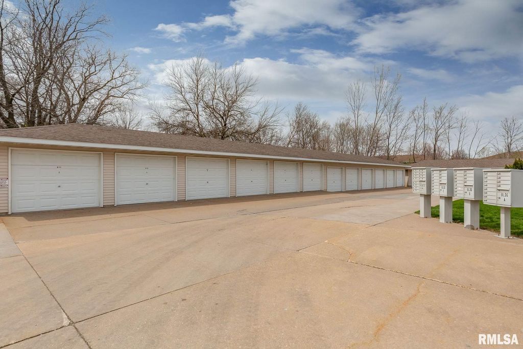 Photo - 643 E 46th St Unit 6