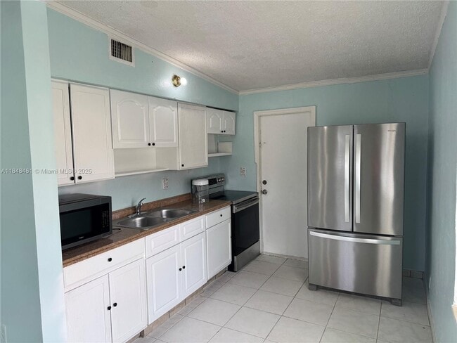 Building Photo - 2130 Rutland St Rental