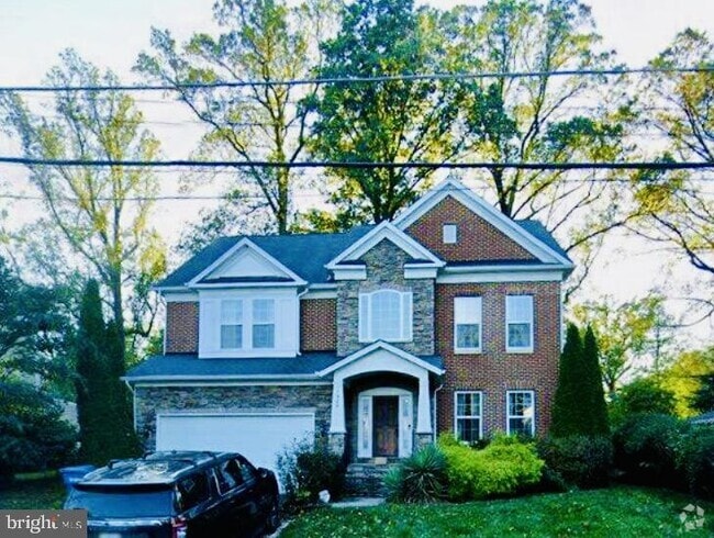 Building Photo - 1924 Hillside Dr Rental