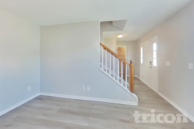 Photo - 160 Saddleridge Rd