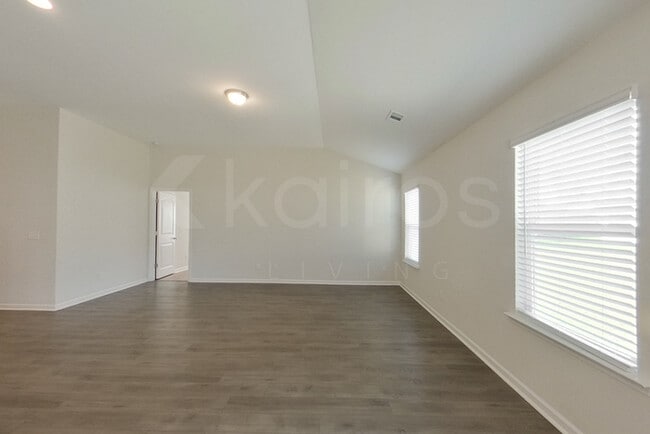 Photo - 106 Ebenezer Blf Wy