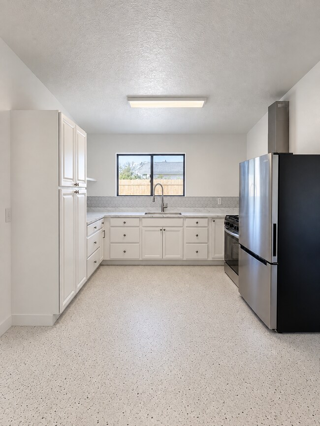 71810 El Paseo Dr