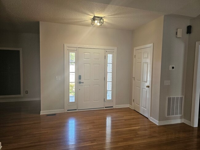 Photo - New Listing!!!