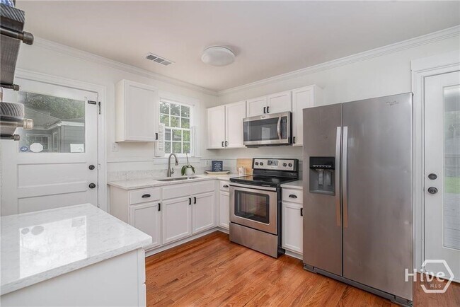 Photo - 2220 E 38th St