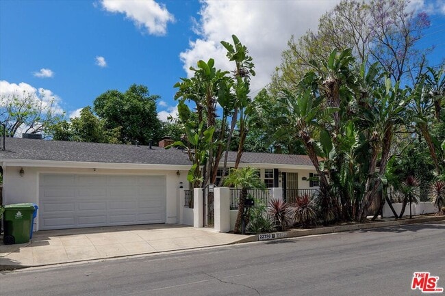 Photo - 22750 Clarendon St
