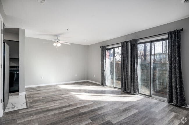 5BD, 5BA - 1,600SF - Akron U Townhomes - Student Housing