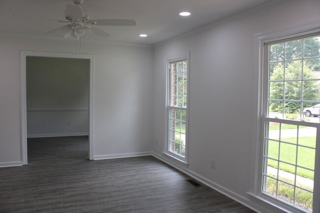 Photo - 1204 Queen Anne Rd NW