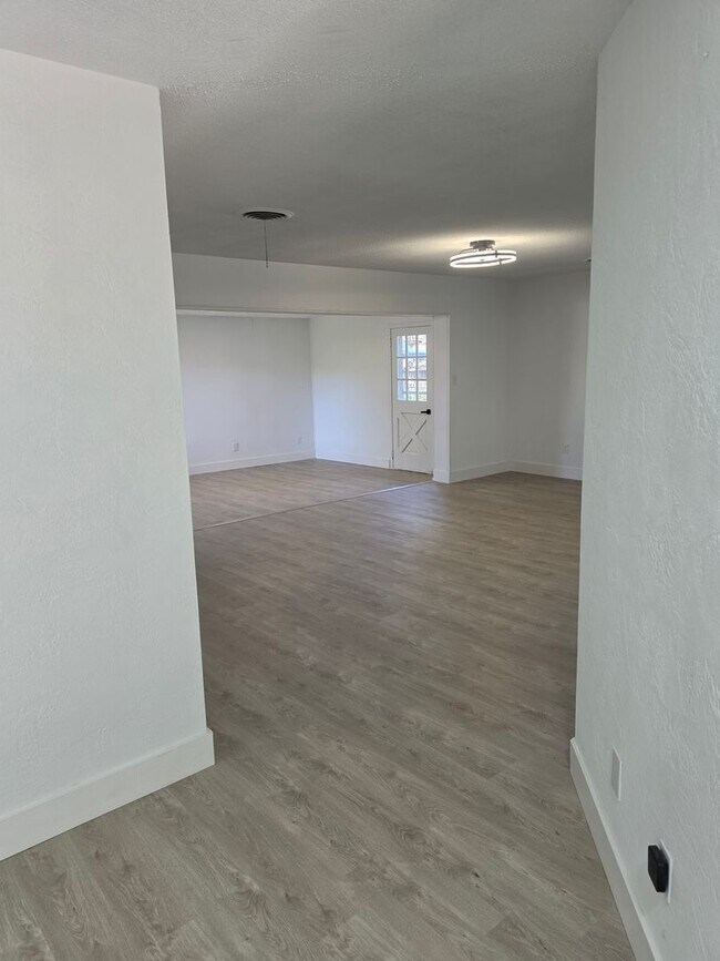 Photo - FOR RENT!!! SIMPLY STUNNING AND SPACIUS 3 BED 2 BATH SINGLE FAMILY HOME..