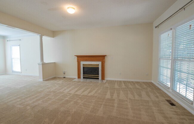 Photo - 4 BEDROOM WITH FENCED IN YARD LOCATED IN R...