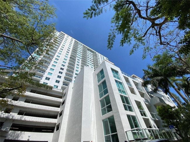 Building Photo - 1861 NW S River Dr Unit 804
