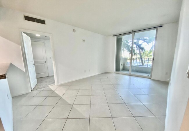 Photo - 403 S Sapodilla Ave Condo Unit 218