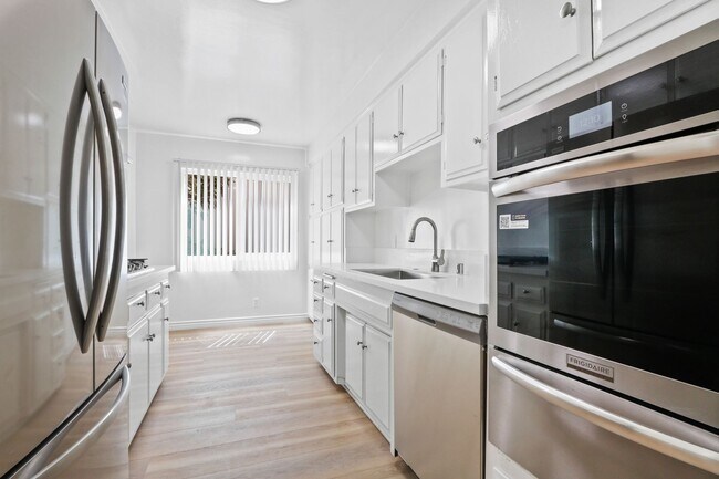 Photo - 828 18th St Apartment Unit 1