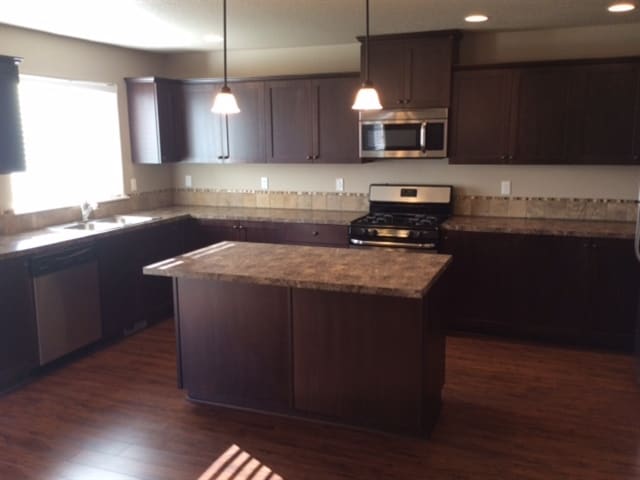 Photo - 468 Tulip Ave