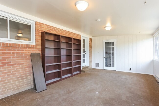 Photo - 2408 Lake Dr