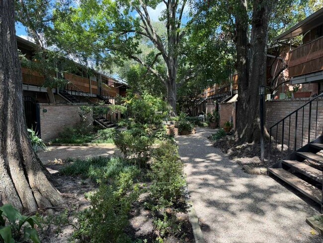 Photo - 3944 W Alabama St Unit 6