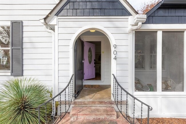 Photo - 904 Josephine St