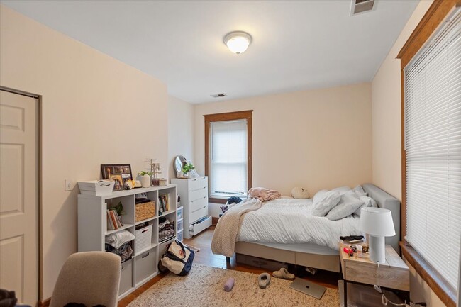 Photo - 1117 Foster St Unit 1