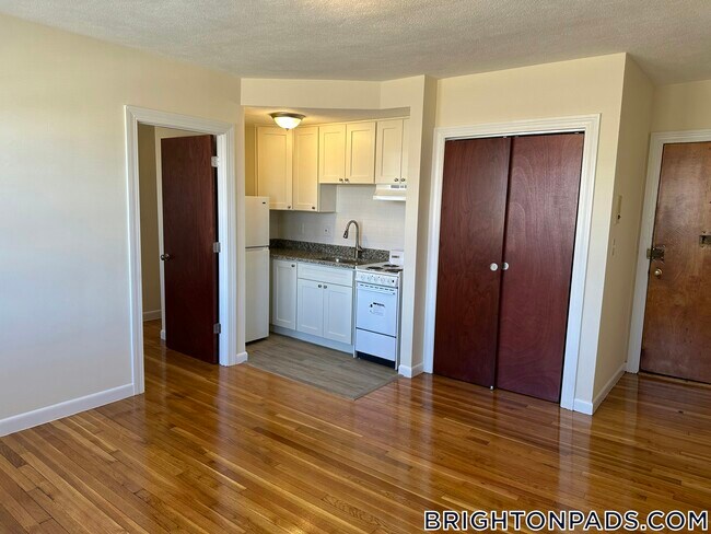 Building Photo - 168 N Beacon St