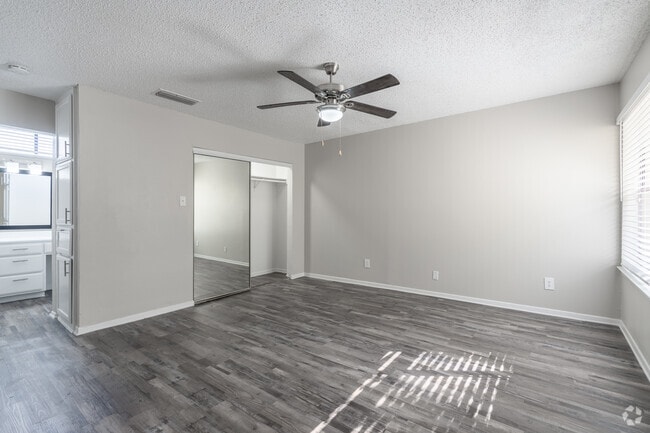 2BR, 2BA - 1,070SF - Bedroom - NeuRock of Meadow Green