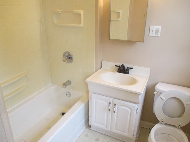 Photo - 1318 E 9th St Unit 2