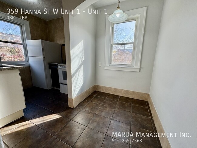 Photo - COZY BACHELOR NEAR DOWNTOWN WINDSOR + HYDRO & GAS Unit 1
