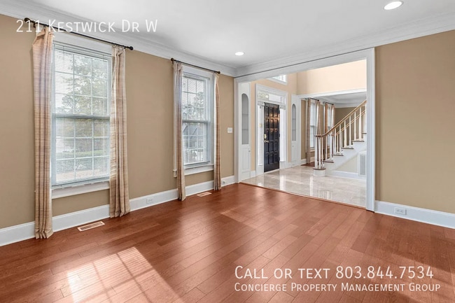 Photo - 211 Kestwick Dr W