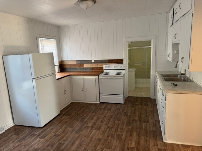 Building Photo - nre1001 Unit 1001