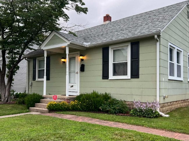 Building Photo - 215 Willow Ave