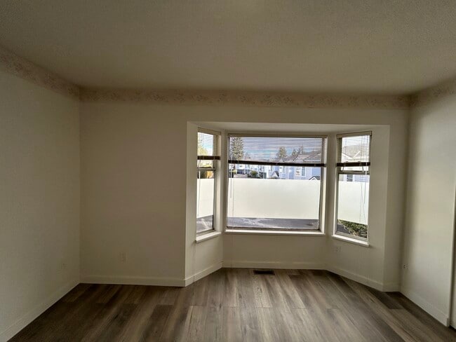 Photo - 7040 Williams Rd