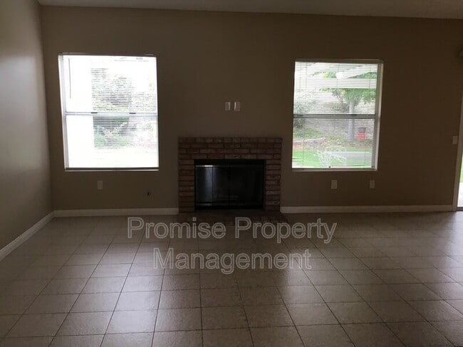 Photo - 5247 Hubbert St