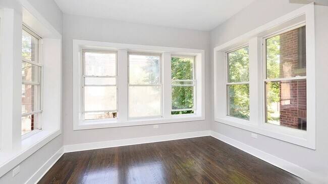 Photo - 4906 N Rockwell St Unit 2