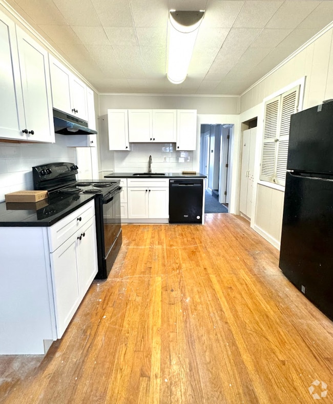 Building Photo - 46 Union St Unit 2 Rental