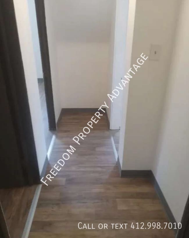 Photo - 1943 Broadway Ave Unit B