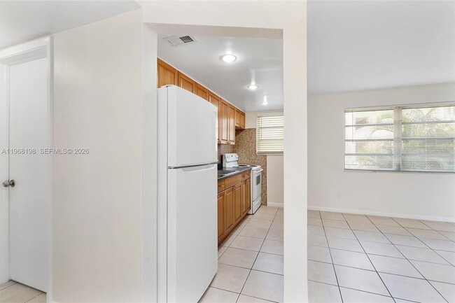 Building Photo - 1715 N 16th Ave Unit 101