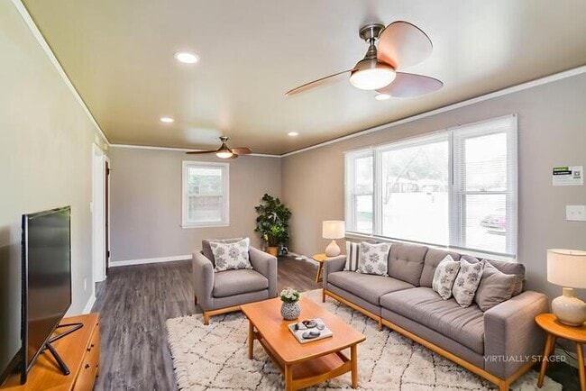 Photo - 740 Duval Dr