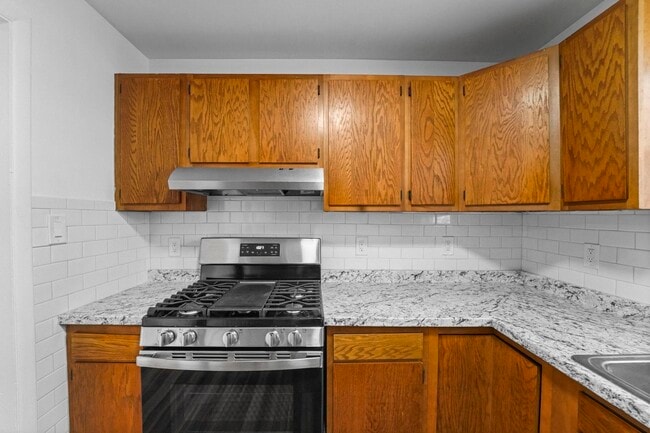 Building Photo - 248 Halladay St Rental