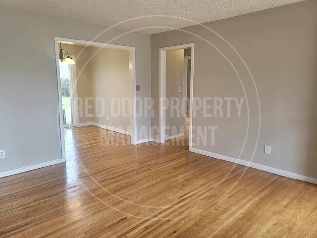 Photo - 1502 E Jump St