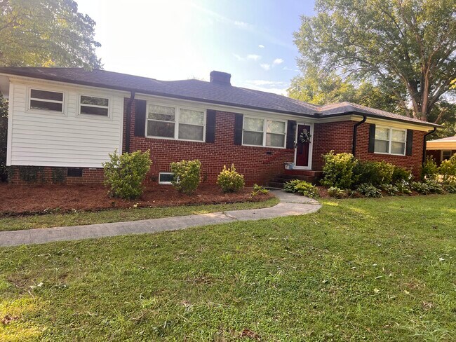 Photo - 216 Beverly Dr NE House