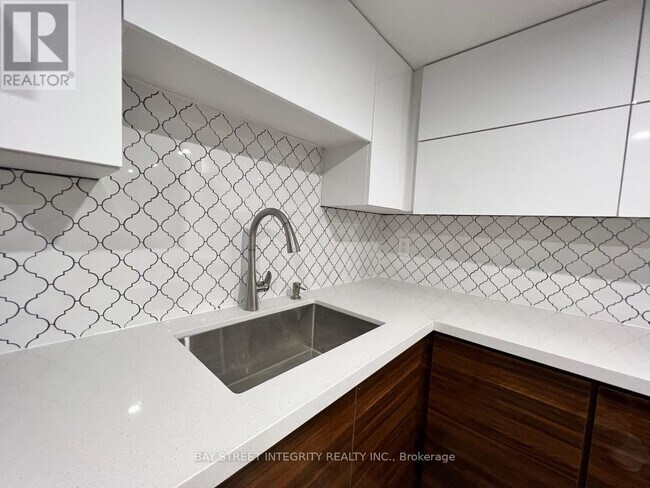 Photo - 505 Woodcrest Ave